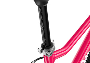 Woom GO 3 AUTOMAGIC A-B-C seatpost markings for precise adjustment of the saddle height in relation to the handlebars.