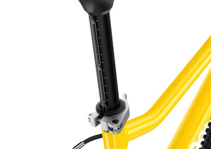 Woom GO 3 AUTOMAGIC A-B-C seatpost markings for precise adjustment of the saddle height in relation to the handlebars.